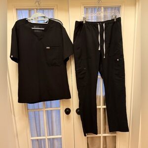 Black Men’s Figs Scrub Ser Size Large EUC